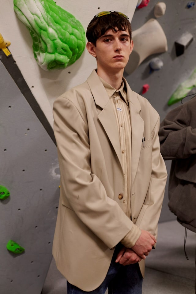 martine rose ss18 london show climbing wall 19