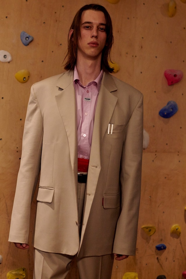 martine rose ss18 london show climbing wall 26