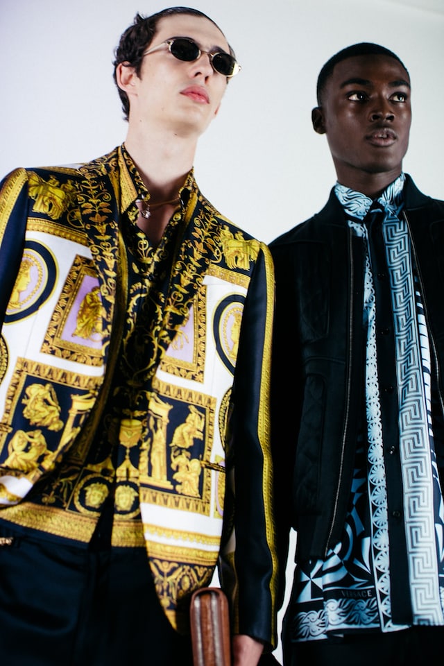 versace donatella gianni garden mansion ss18 show milan 4