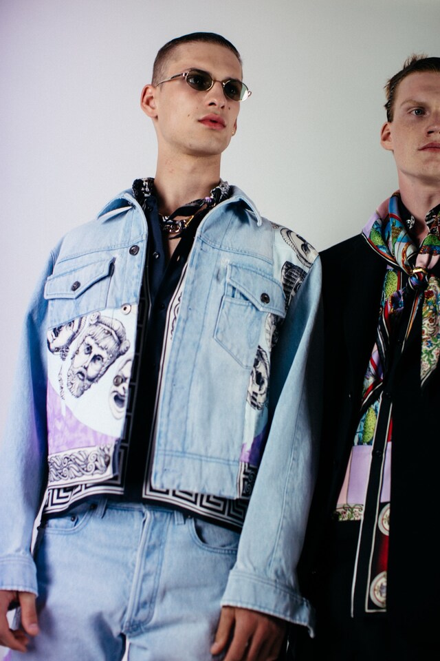 versace donatella gianni garden mansion ss18 show milan 17