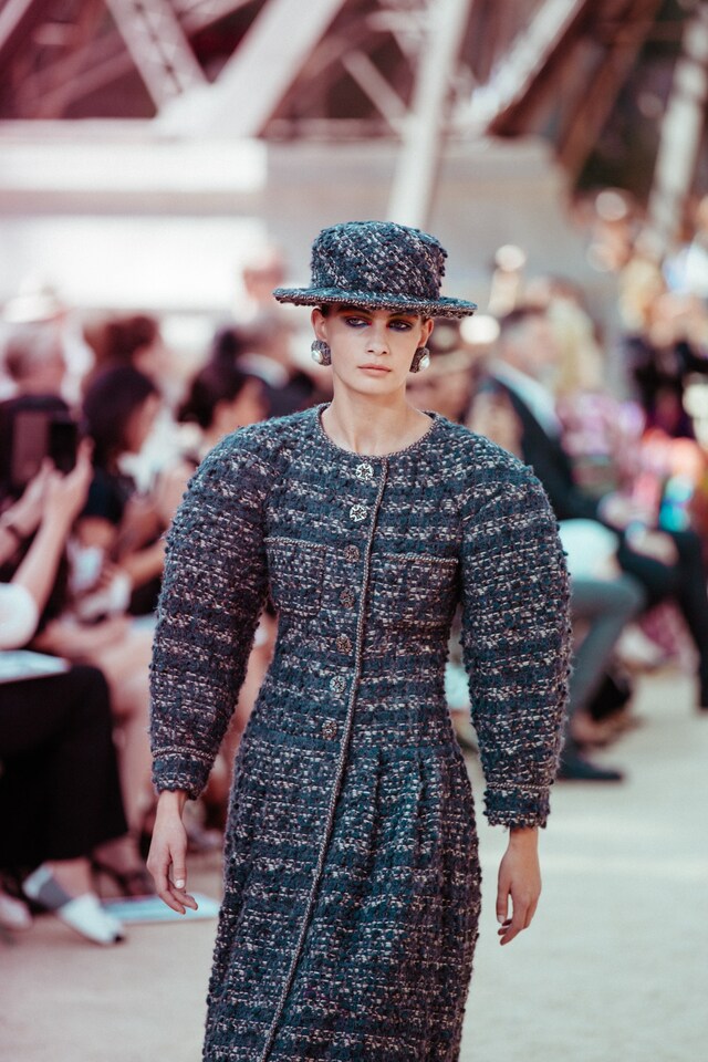 chanel couture aw17 paris karl lagerfeld eiffel tower 1
