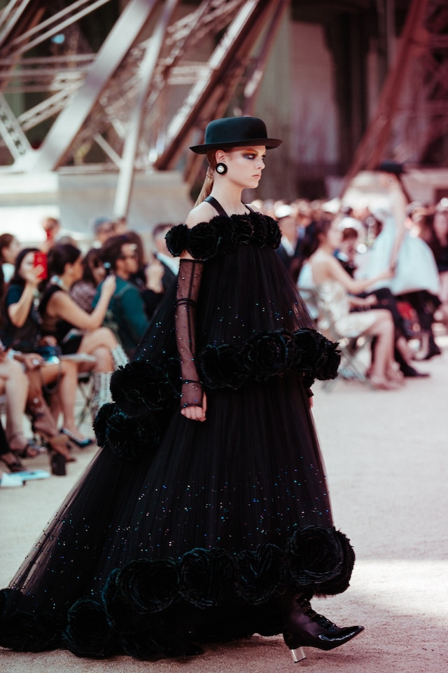 chanel couture aw17 paris karl lagerfeld eiffel tower 4