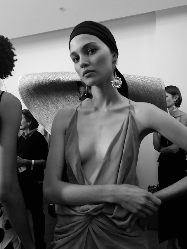 simon porte Jacquemus SS18 paris pfw 7