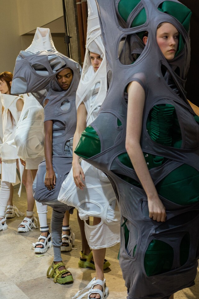 rick owens ss18 paris fashion pfw michele lamy 6