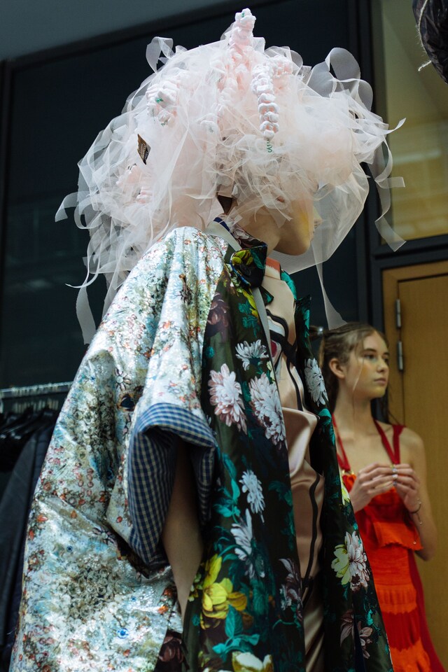 vivienne westwood andreas kronthaler ss18 paris pfw 18