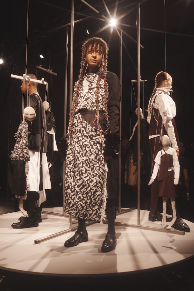 phoebe english v&amp;a fashion in motion raphael gallery 1