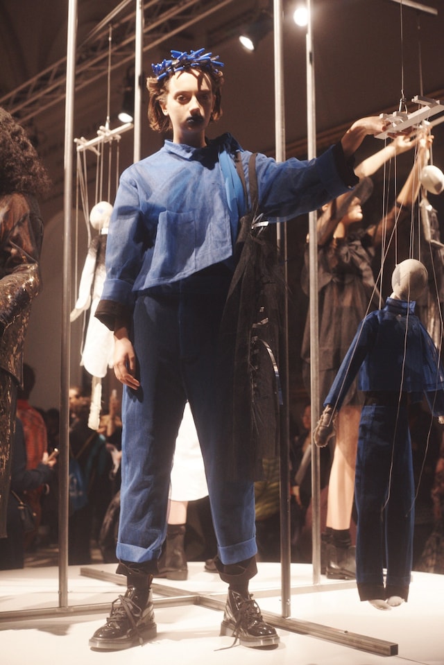 phoebe english v&amp;a fashion in motion raphael gallery 3