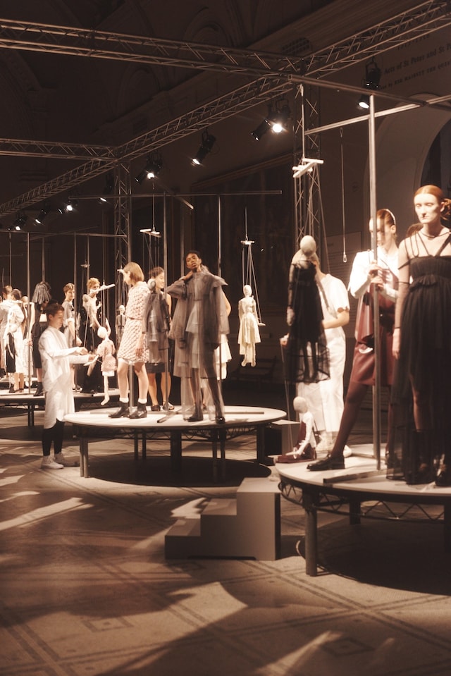 phoebe english v&amp;a fashion in motion raphael gallery 13