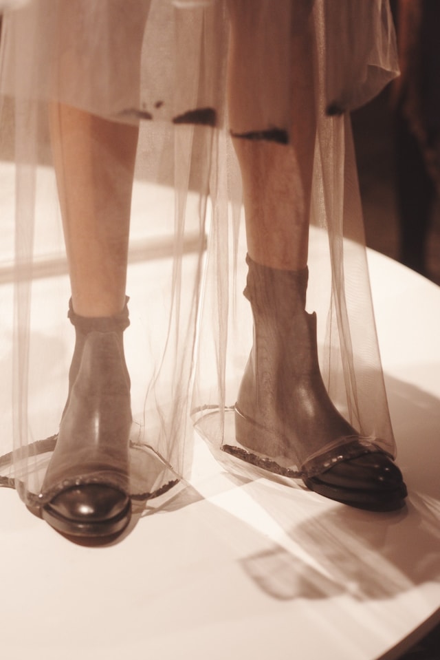 phoebe english v&amp;a fashion in motion raphael gallery 25