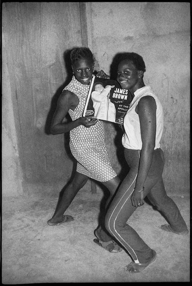 2. Malick Sidibé, Fans de James Brown, 1965 0