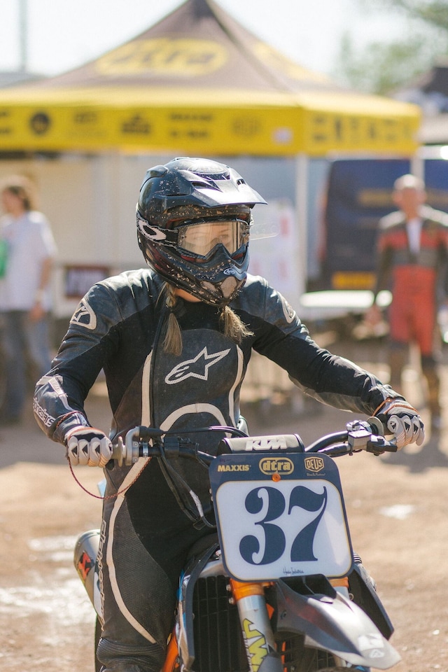 vc london vans girls night motorbikes 8
