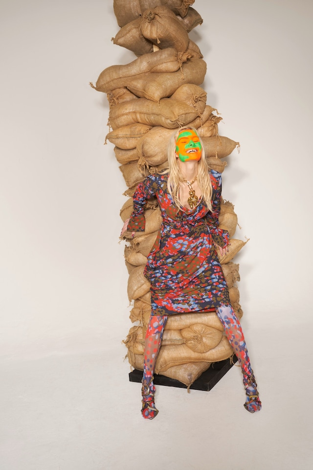 vivienne westwood aw18 campaign don&#39;t get killed 5