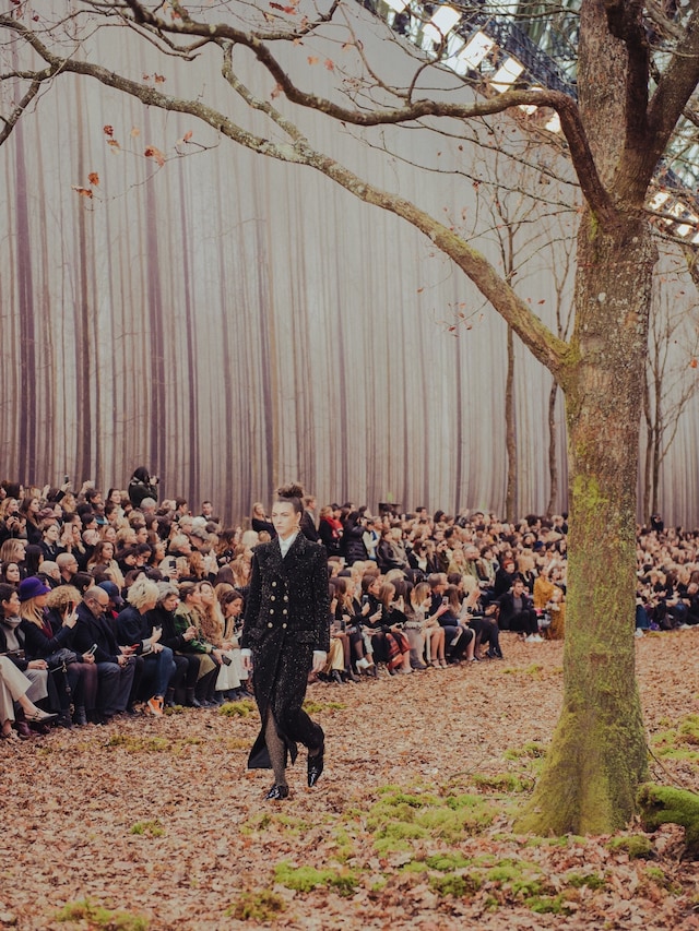 chanel aw18 forest fw18 paris fashion week pfw kaia gerber 15