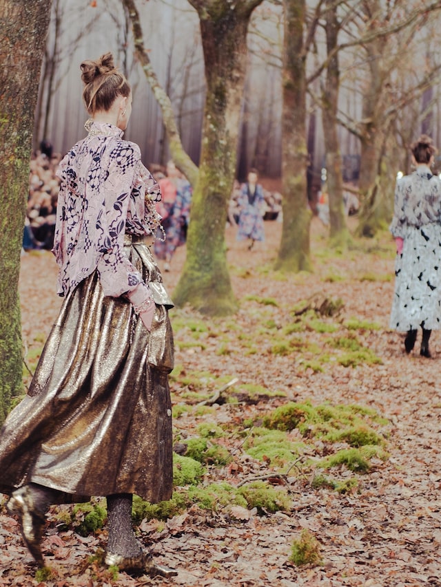 chanel aw18 forest fw18 paris fashion week pfw kaia gerber 18