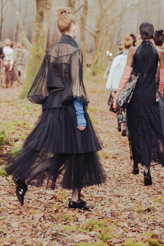 chanel aw18 forest fw18 paris fashion week pfw kaia gerber 17