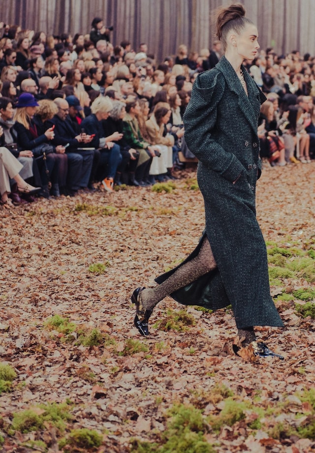 chanel aw18 forest fw18 paris fashion week pfw kaia gerber 7