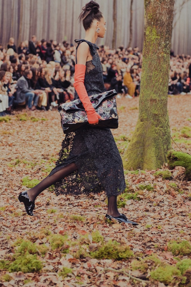 chanel aw18 forest fw18 paris fashion week pfw kaia gerber 11