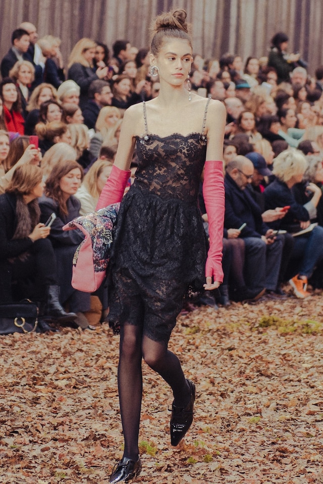 chanel aw18 forest fw18 paris fashion week pfw kaia gerber 0