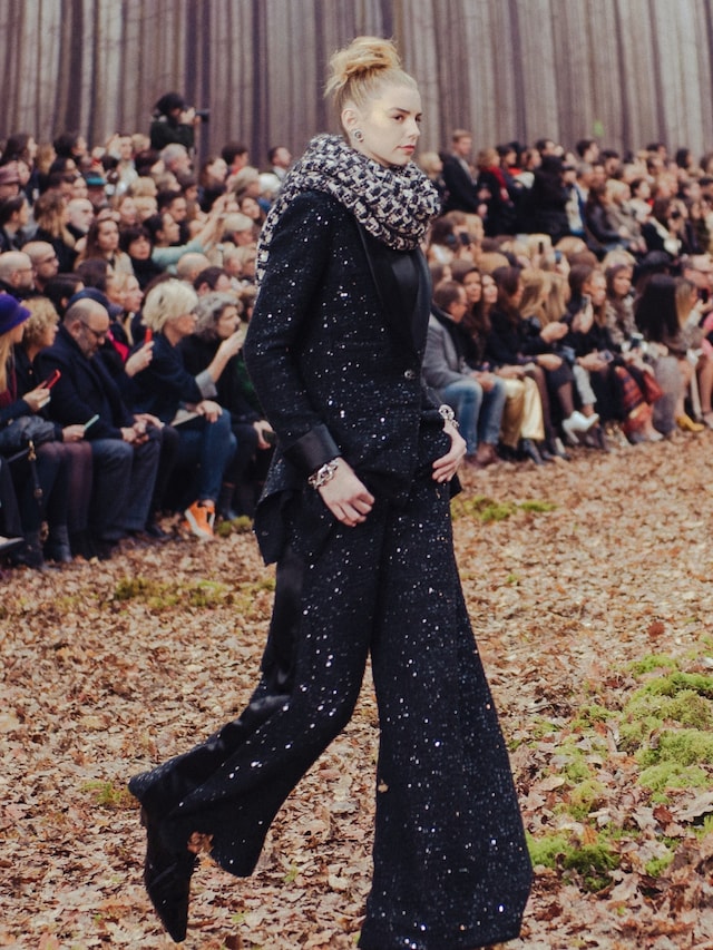 chanel aw18 forest fw18 paris fashion week pfw kaia gerber 5