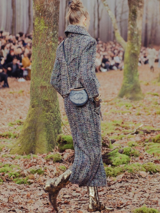 chanel aw18 forest fw18 paris fashion week pfw kaia gerber 9