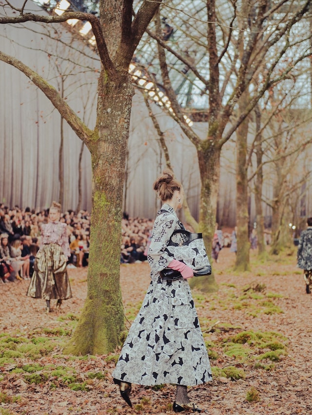 chanel aw18 forest fw18 paris fashion week pfw kaia gerber 19