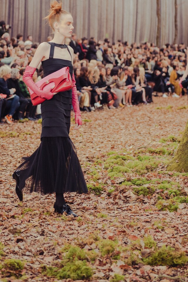 chanel aw18 forest fw18 paris fashion week pfw kaia gerber 8