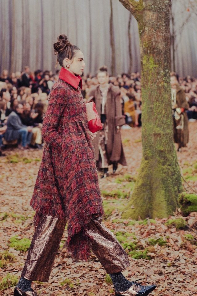 chanel aw18 forest fw18 paris fashion week pfw kaia gerber 4