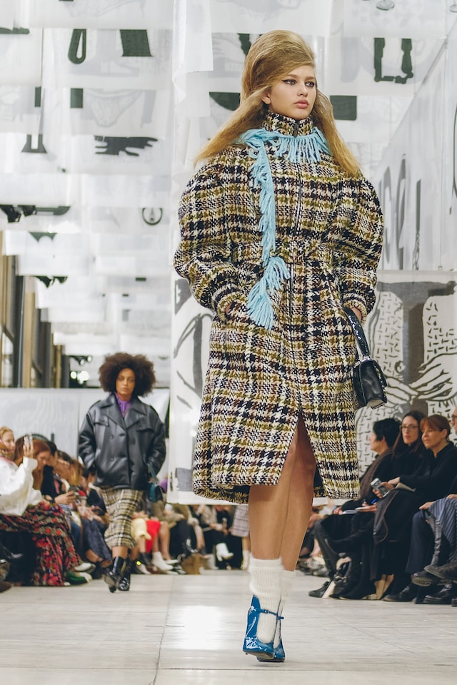 miu miu aw18 fw18 aw18 paris fashion week pfw elle fanning 9