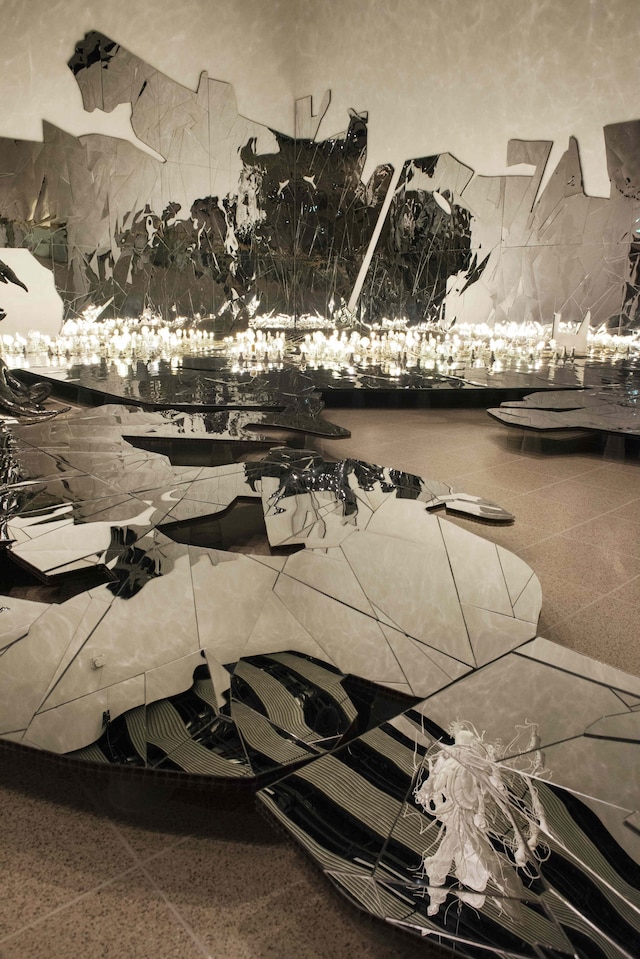 Lee Bul: Crashing 1