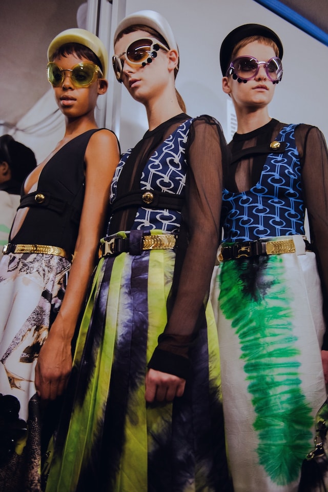 プラダ　マガジン Prada Gallery Pop up 🏁 90年代のプラダからインスピレーション