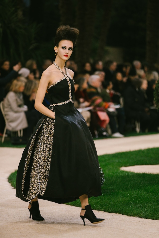 Chanel SS19 Couture Paris Karl Lagerfeld Greta Varlese 16