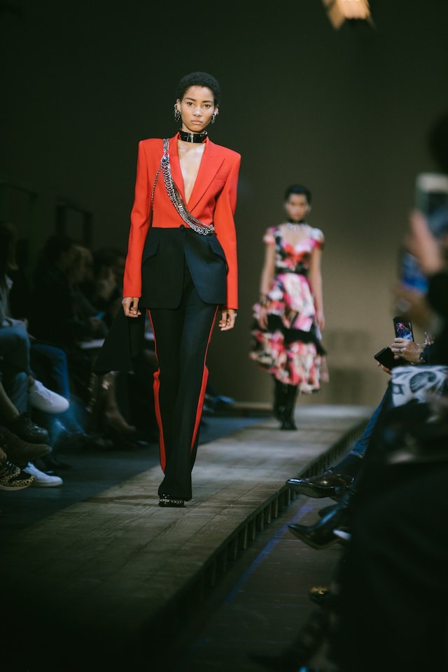Alexander McQueen AW19 Sarah Burton PFW Paris Fashion Week 3