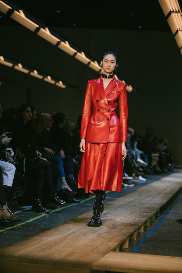 Alexander McQueen AW19 Sarah Burton PFW Paris Fashion Week 5