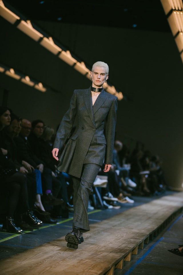 Alexander McQueen AW19 Sarah Burton PFW Paris Fashion Week 7