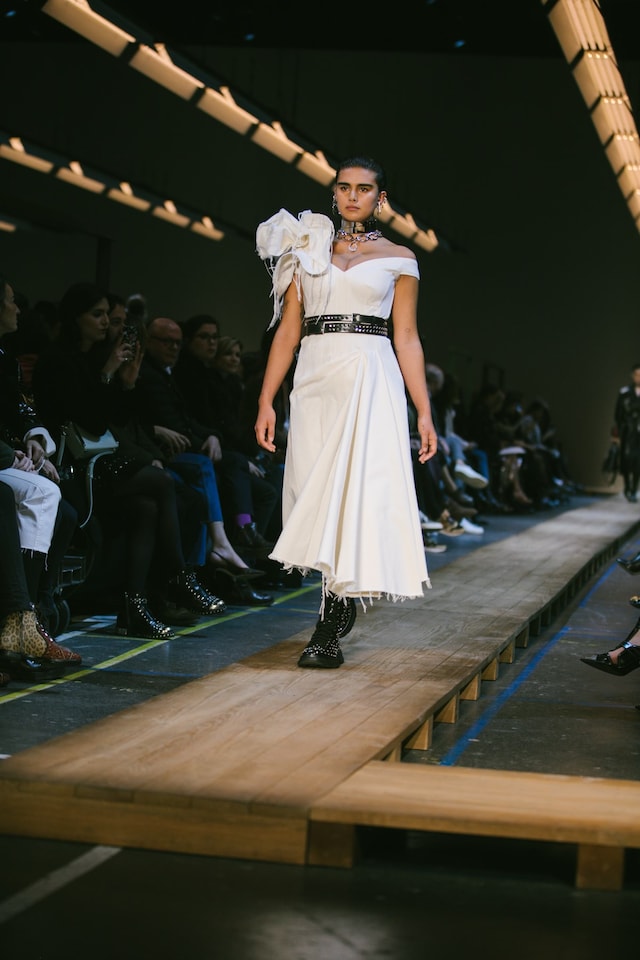 Alexander McQueen AW19 Sarah Burton PFW Paris Fashion Week 9