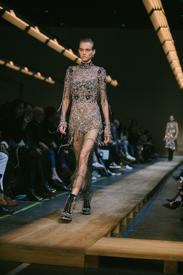 Alexander McQueen AW19 Sarah Burton PFW Paris Fashion Week 11