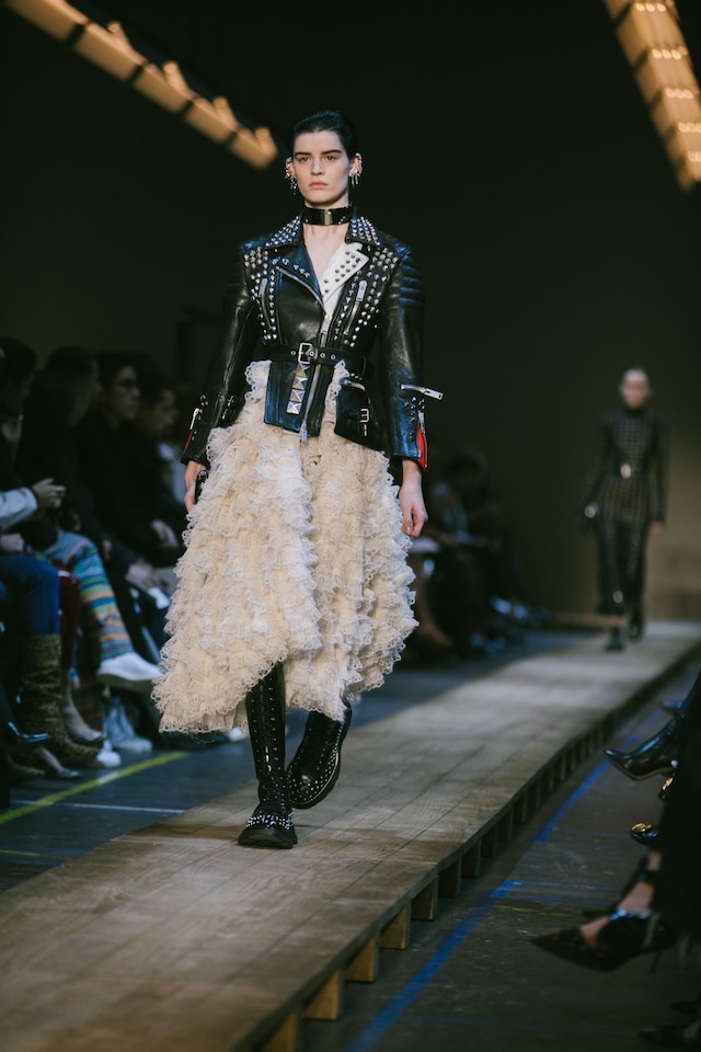 Alexander McQueen AW19 Sarah Burton PFW Paris Fashion Week 14