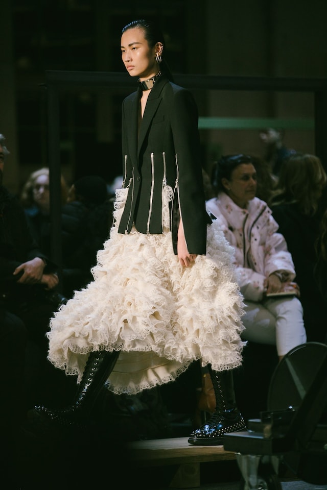 Alexander McQueen AW19 Sarah Burton PFW Paris Fashion Week 16