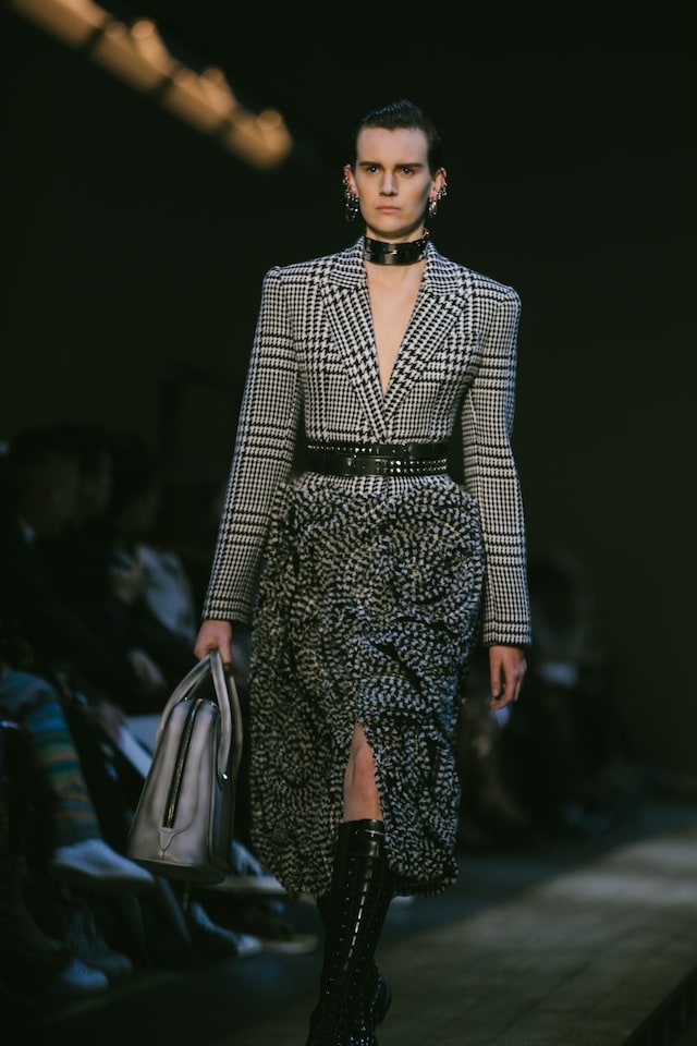Alexander McQueen AW19 Sarah Burton PFW Paris Fashion Week 18