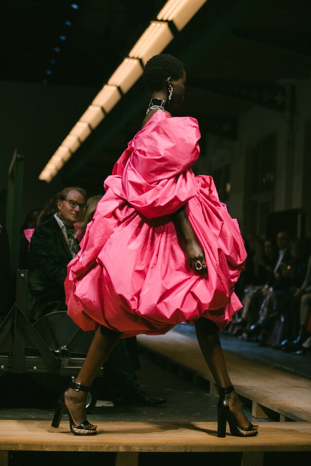 Alexander McQueen AW19 Sarah Burton PFW Paris Fashion Week 24