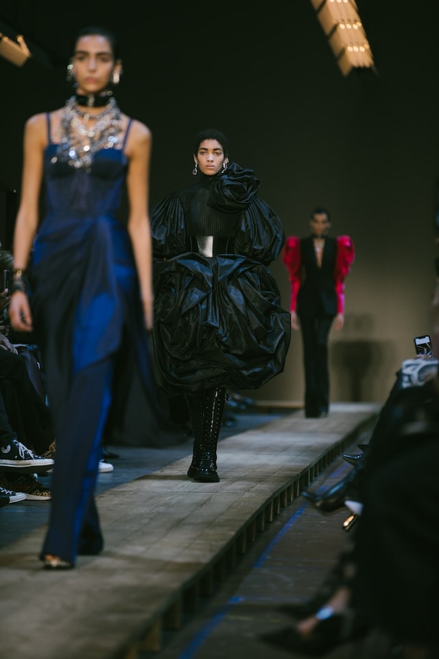 Alexander McQueen AW19 Sarah Burton PFW Paris Fashion Week 26