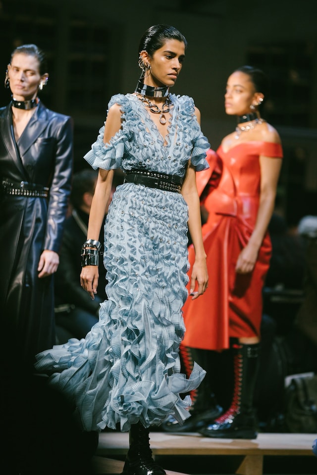 Alexander McQueen AW19 Sarah Burton PFW Paris Fashion Week 30