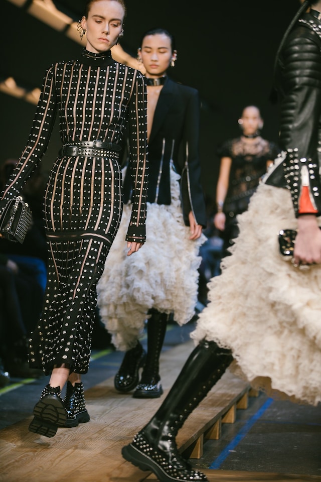 Alexander McQueen AW19 Sarah Burton PFW Paris Fashion Week 31