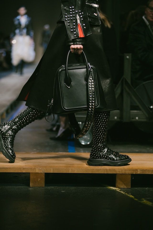 Alexander McQueen AW19 Sarah Burton PFW Paris Fashion Week 33
