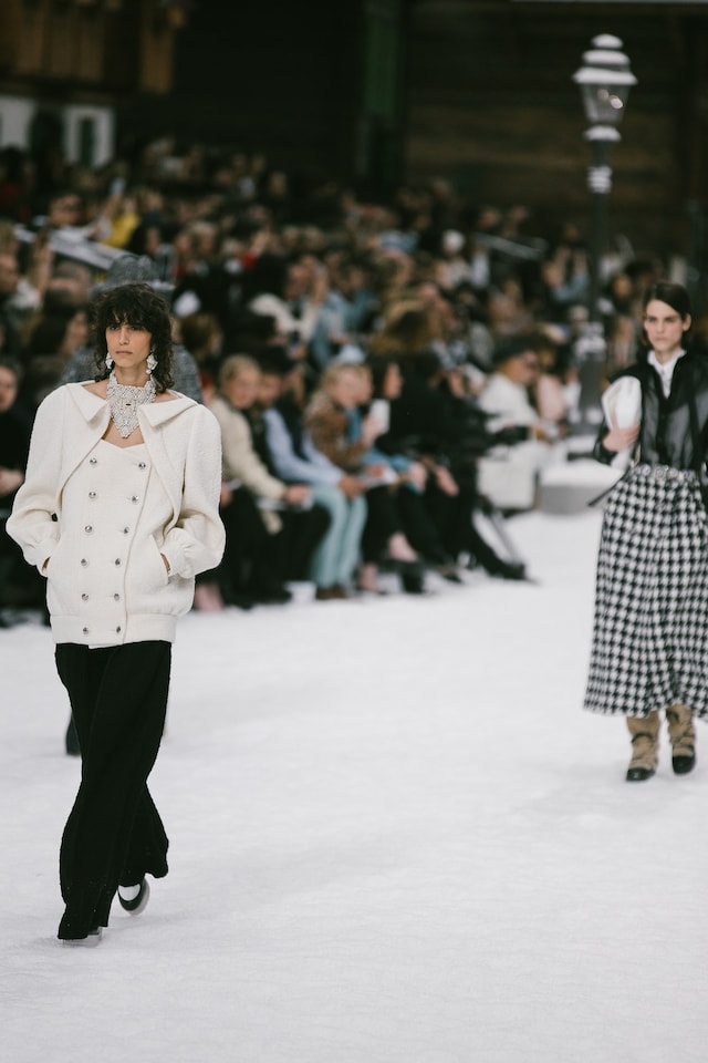 chanel aw19 paris fashion week karl lagerfeld penelope cruz 2