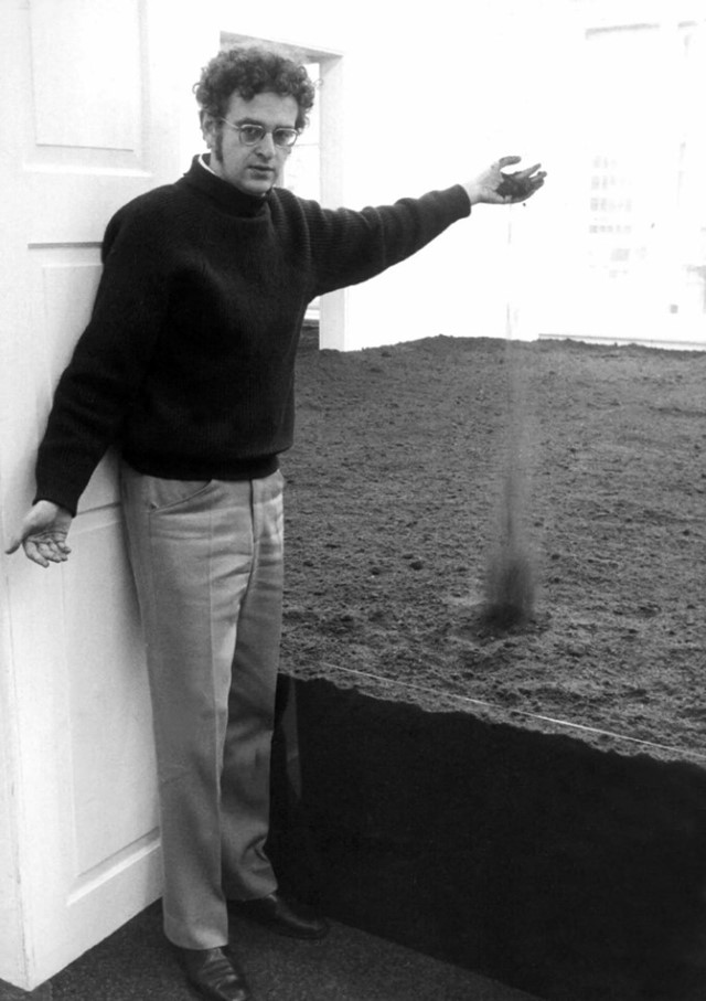 Walter De Maria in “Earth Room” in Munich (1968)