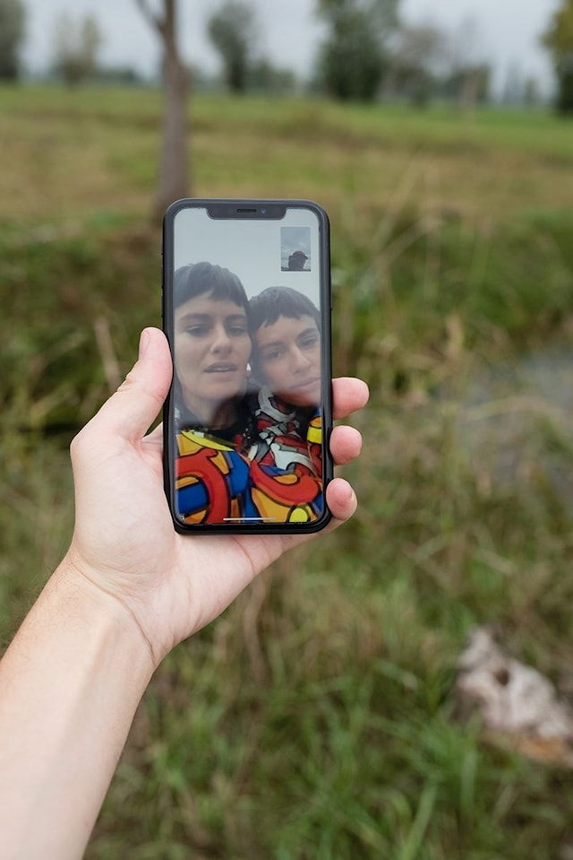 Camilla and Giulia Venturini for Burberry Boundless 7