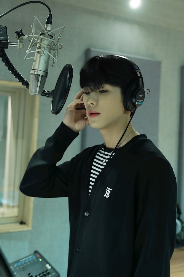 Behind K-pop’s curtain with CIX 12