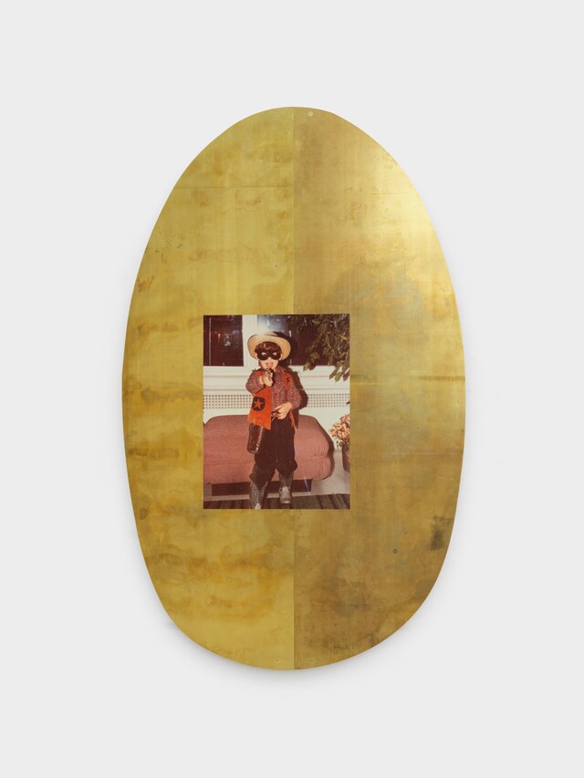 Jordan Wolfson’s ARTISTS FRIENDS RACISTS 9