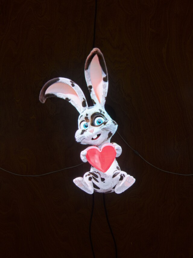 Jordan Wolfson’s ARTISTS FRIENDS RACISTS 2